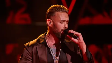 ¡Menudo arte! El Gato CHP incendia el plató de La Voz con Camarón ¡Menudo arte! El Gato CHP incendia el plató de La Voz con Camarón