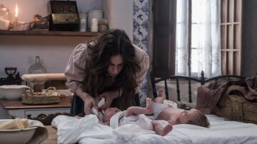 Comienza la venganza de Renata: intercambia a Clara y Catalina para darle a su hija una mejor vida