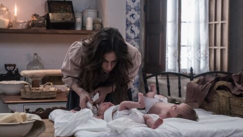 Comienza la venganza de Renata: intercambia a Clara y Catalina para darle a su hija una mejor vida