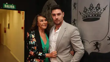 Jacobo Ostos y su madre, María Ángeles Grajal Jacobo Ostos y su madre, María Ángeles Grajal