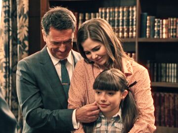 Andr&eacute;s vuelve a casa y descubre que Bego&ntilde;a y Gabriel han firmado los papeles para adoptar a Julia 