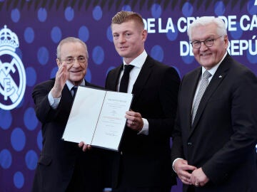 Toni Kroos recibe la Cruz de Caballero de la Orden del Mérito de la República Federal de Alemania 