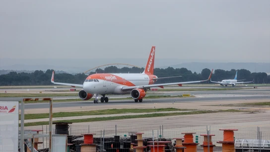 Un avión de easyJet en el aeropuerto Adolfo Suárez Madrid-Barajas Un avión de easyJet en el aeropuerto Adolfo Suárez Madrid-Barajas
