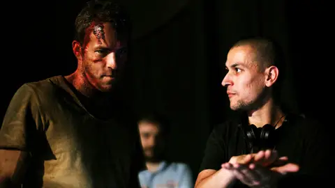 Ryan Reynolds y Rodrigo Cortés rodando Buried Ryan Reynolds y Rodrigo Cortés rodando Buried