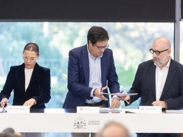 El Gobierno firma con sindicatos un acuerdo para la mejora de las condiciones de los funcionarios