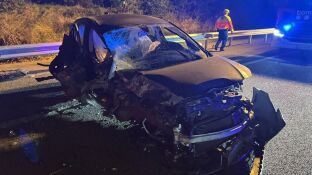 Imagen del veh&iacute;culo accidentado en Aiguaviva, Girona 