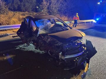 Imagen del vehículo accidentado en Aiguaviva, Girona 
