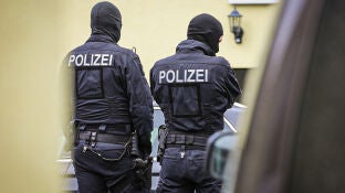 Imagen de dos agentes de la Polic&iacute;a de Alemania 