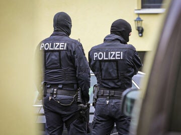 Imagen de dos agentes de la Polic&iacute;a de Alemania 