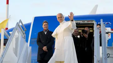 Imagen del papa León XIV en el avión A320 Imagen del papa León XIV en el avión A320