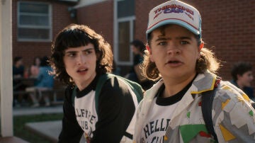 Finn Wolfhard y Gaten Matarazzo en Stranger Things 4 Finn Wolfhard y Gaten Matarazzo en Stranger Things 4
