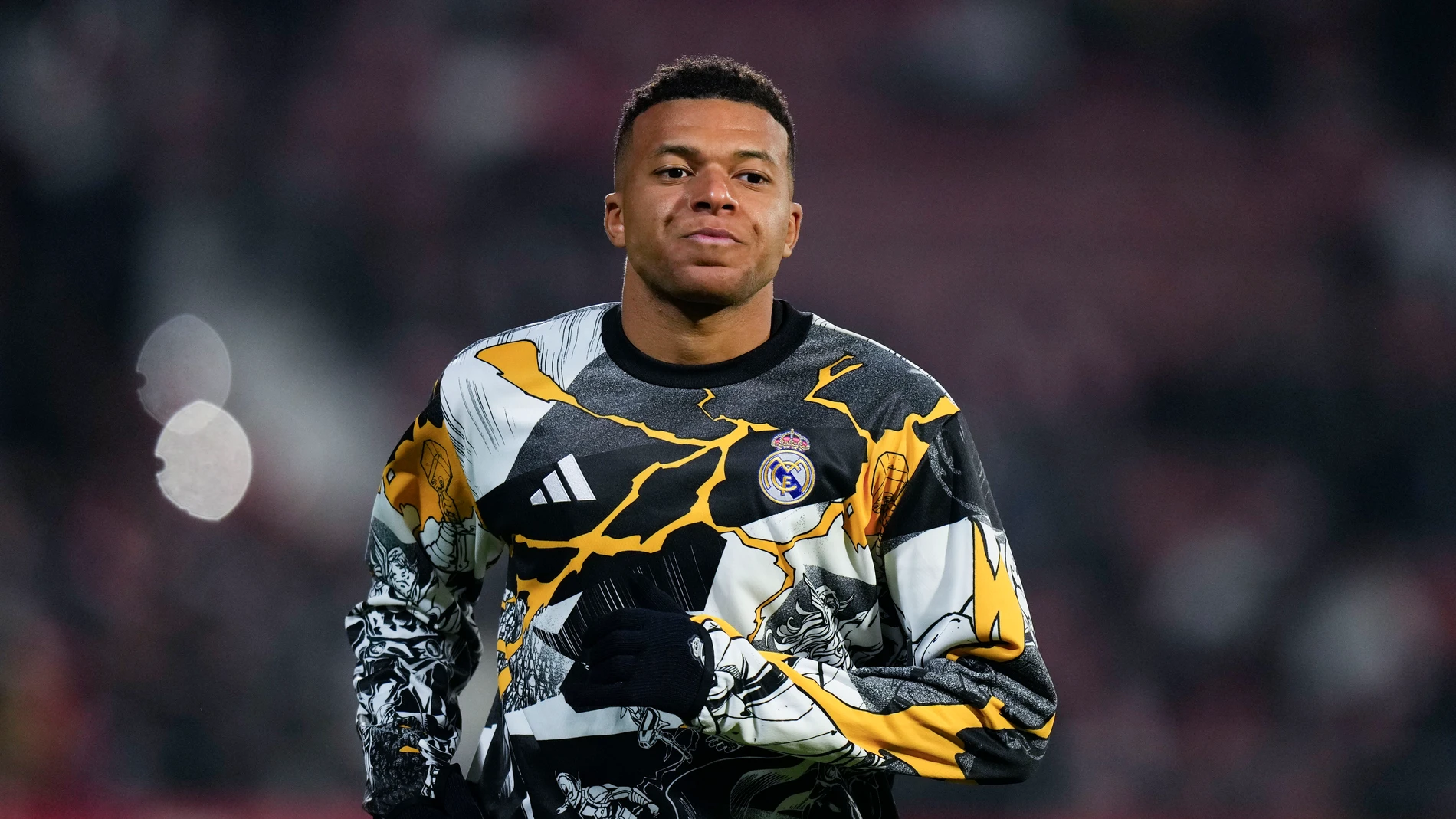 Mbappé calienta antes del Girona-Real Madrid Mbappé calienta antes del Girona-Real Madrid