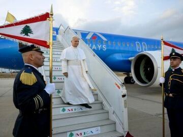 Imagen del papa León XIV llegando al Líbano 