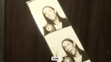 El fotomatón retro que arrasa en Barcelona: largas colas para llevarse sus fotos reveladas en papel El fotomatón retro que arrasa en Barcelona: largas colas para llevarse sus fotos reveladas en papel