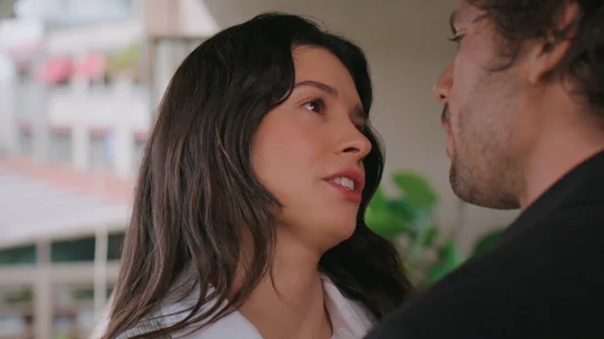 Pelin da el paso que nadie imaginaba y declara su amor a Kaya: ¿romperá su matrimonio con Suna? Pelin da el paso que nadie imaginaba y declara su amor a Kaya: ¿romperá su matrimonio con Suna?