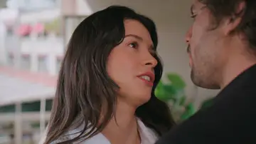 Pelin da el paso que nadie imaginaba y declara su amor a Kaya: ¿romperá su matrimonio con Suna? Pelin da el paso que nadie imaginaba y declara su amor a Kaya: ¿romperá su matrimonio con Suna?