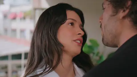 Pelin da el paso que nadie imaginaba y declara su amor a Kaya: ¿romperá su matrimonio con Suna? Pelin da el paso que nadie imaginaba y declara su amor a Kaya: ¿romperá su matrimonio con Suna?