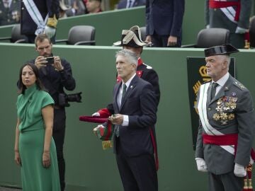 Imagen de la directora general de la Guardia Civil, Mercedes Gonz&aacute;lez, y el ministro del Interior, Fernando Grande-Marlaska