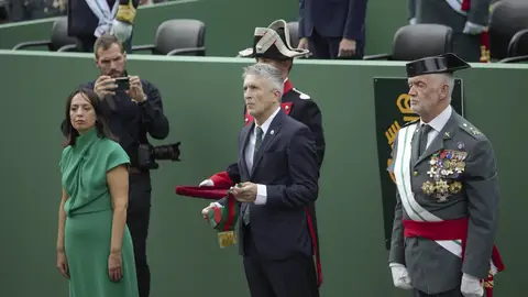 Imagen de la directora general de la Guardia Civil, Mercedes González, y el ministro del Interior, Fernando Grande-Marlaska Imagen de la directora general de la Guardia Civil, Mercedes González, y el ministro del Interior, Fernando Grande-Marlaska