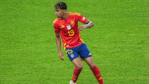 Lamine Yamal durante un partido con la Selección Española Lamine Yamal durante un partido con la Selección Española