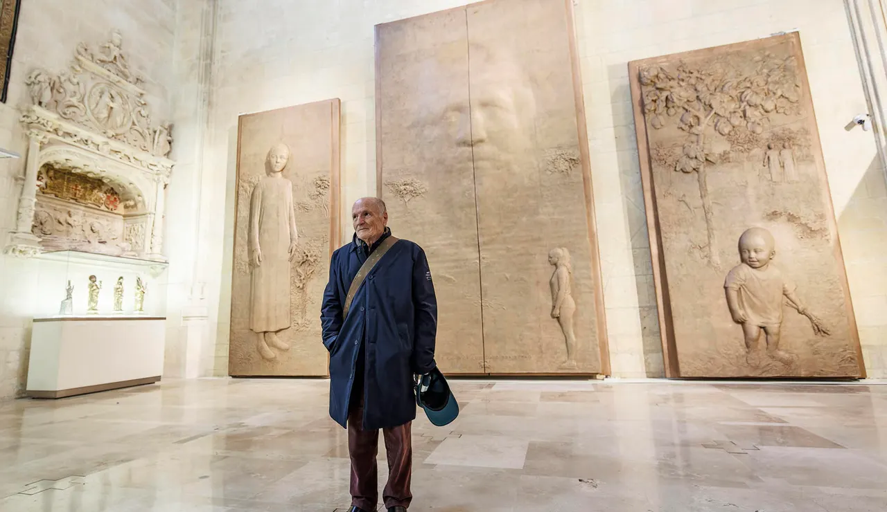 Imagen de las puertas creadas por el pintor Antonio López