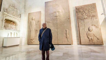 Imagen de las puertas creadas por el pintor Antonio López