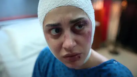 Seren descubre que está casada con Uras y entra en shock: “¿Por qué me casé contigo?” Seren descubre que está casada con Uras y entra en shock: “¿Por qué me casé contigo?”