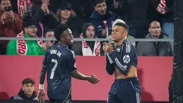 Kylian Mbappe se lamenta tras un ocasión en Montilivi Kylian Mbappe se lamenta tras un ocasión en Montilivi