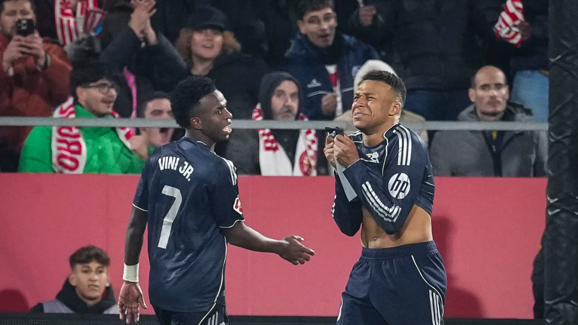 Kylian Mbappe se lamenta tras un ocasión en Montilivi Kylian Mbappe se lamenta tras un ocasión en Montilivi