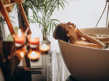 Una mujer en la bañera Una mujer en la bañera