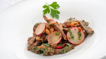 Salteado thai de ternera y cacahuete, de Joseba Arguiñano: "Dulce y salado" en el mismo bocado