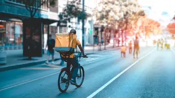 Un repartidor en la carretera Un repartidor en la carretera