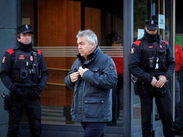 Imagen del exsecretario de Organización del PSOE, Santos Cerdán, a su salida del Juzgado de Tafalla 