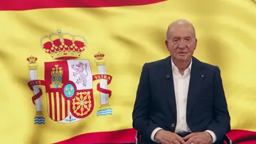 Juan Carlos I sorprende al difundir un vídeo dirigido a los jóvenes españoles: "Os pido que apoyéis a mi hijo, el rey Felipe" Juan Carlos I sorprende al difundir un vídeo dirigido a los jóvenes españoles: "Os pido que apoyéis a mi hijo, el rey Felipe"