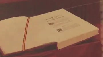 La Constitución Española La Constitución Española