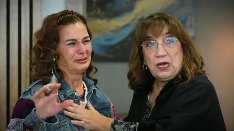 Gülciçek y Nevra desatan el caos en la habitación de Seren: confiesan por error que tiene dos hijos Gülciçek y Nevra desatan el caos en la habitación de Seren: confiesan por error que tiene dos hijos