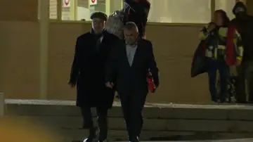 Uno de los hijos del ex ministro Ábalos: "Santos Cerdán le ofreció un cheque en blanco a mi padre en nombre del presidente" Uno de los hijos del ex ministro Ábalos: "Santos Cerdán le ofreció un cheque en blanco a mi padre en nombre del presidente"