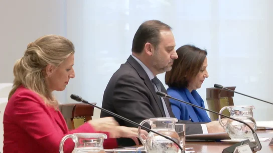 Uno de los hijos de Ábalos: "Cerdán le ofreció un cheque en blanco a mi padre en nombre del presidente" Uno de los hijos de Ábalos: "Cerdán le ofreció un cheque en blanco a mi padre en nombre del presidente"
