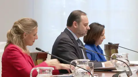 Uno de los hijos de Ábalos: "Cerdán le ofreció un cheque en blanco a mi padre en nombre del presidente" Uno de los hijos de Ábalos: "Cerdán le ofreció un cheque en blanco a mi padre en nombre del presidente"