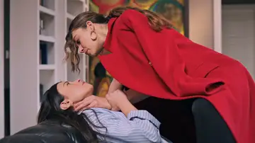 La burla más cruel de Pelin enfurece a Seyran: “Si Ferit pudiera tener hijos, ya estarías embarazada” La burla más cruel de Pelin enfurece a Seyran: “Si Ferit pudiera tener hijos, ya estarías embarazada”