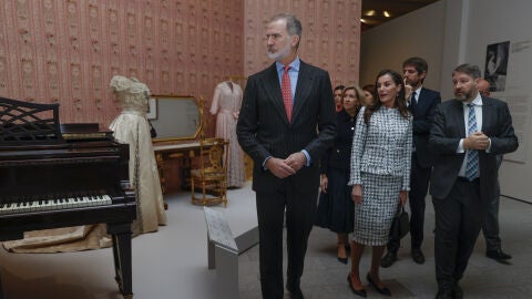 Los reyes Felipe VI y Letizia, en el museo