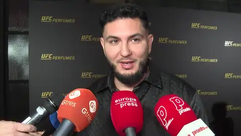 Omar Montes respondiendo a la prensa Omar Montes respondiendo a la prensa