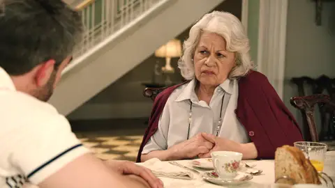 Andrés trata de ganarse la confianza de Delia para seguir con su plan de desenmascarar a Gabriel Andrés trata de ganarse la confianza de Delia para seguir con su plan de desenmascarar a Gabriel