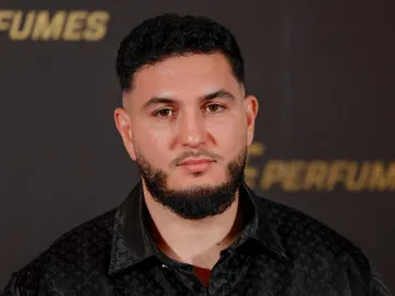 Omar Montes en un evento Omar Montes en un evento