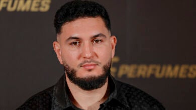 Omar Montes, en tono irónico, asegura que su hijo recién nacido le tiene 