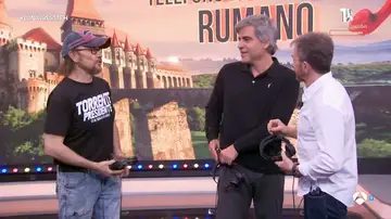 Así 'hablan' rumano Santiago Segura y Ernesto Sevilla: ¡un teléfono escacharrado hilarante! Así 'hablan' rumano Santiago Segura y Ernesto Sevilla: ¡un teléfono escacharrado hilarante!