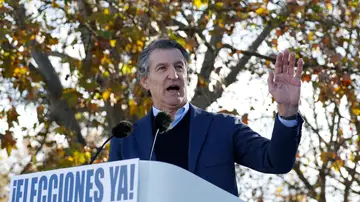 El líder del PP, Alberto Núñez Feijóo, ofrece un discurso durante la concentración contra el Gobierno de Pedro Sánchez El líder del PP, Alberto Núñez Feijóo, ofrece un discurso durante la concentración contra el Gobierno de Pedro Sánchez