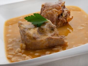 Potaje de alubias blancas con cuello de cordero, de Argui&ntilde;ano: "Lo prometido es deuda, un platazo en 25 minutos"