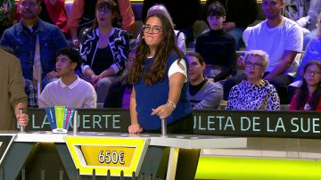 Verónica pierde 650 euros por no dar con una palabra clave en La ruleta de la suerte
