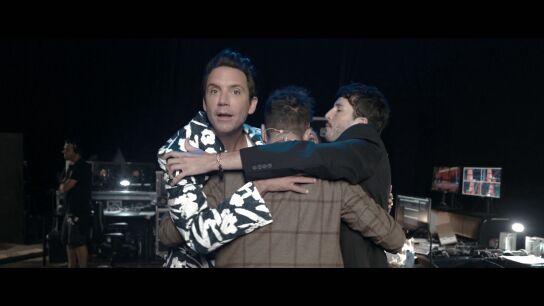 El abrazo entre los cuatro coaches